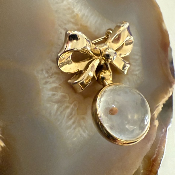 Xxsoldxx An Early Coro 1 golden & slvr Bow with mustard seed ball Guc 1.5" x 1" - Picture 3 of 9